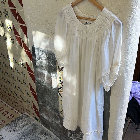 White Flowy Off The Shoulder Dress 100% Organic Cotton Size Small MSRP $475 - Picture 4 of 7